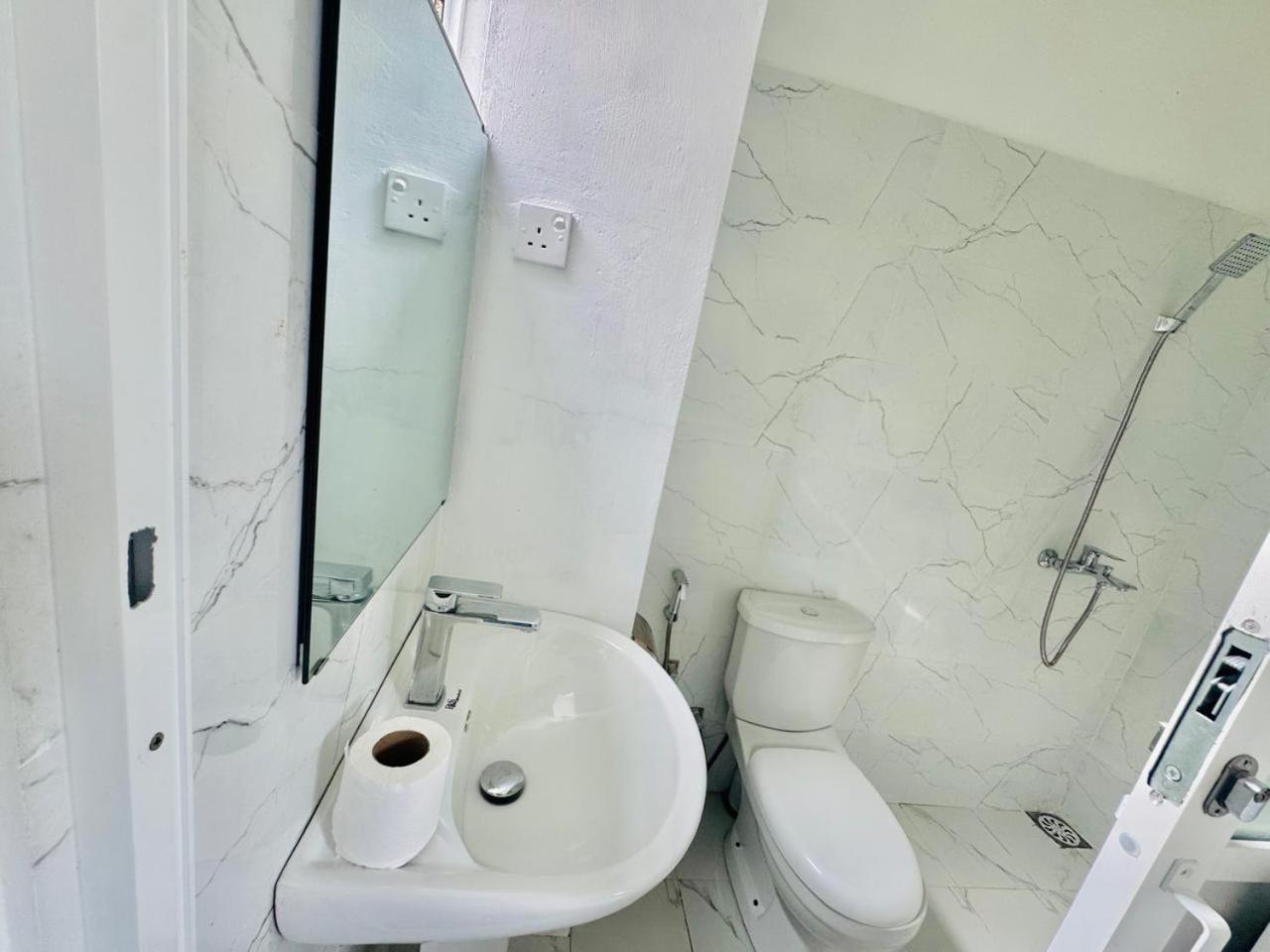 Sea Breeze Guest House Negombo Extérieur photo